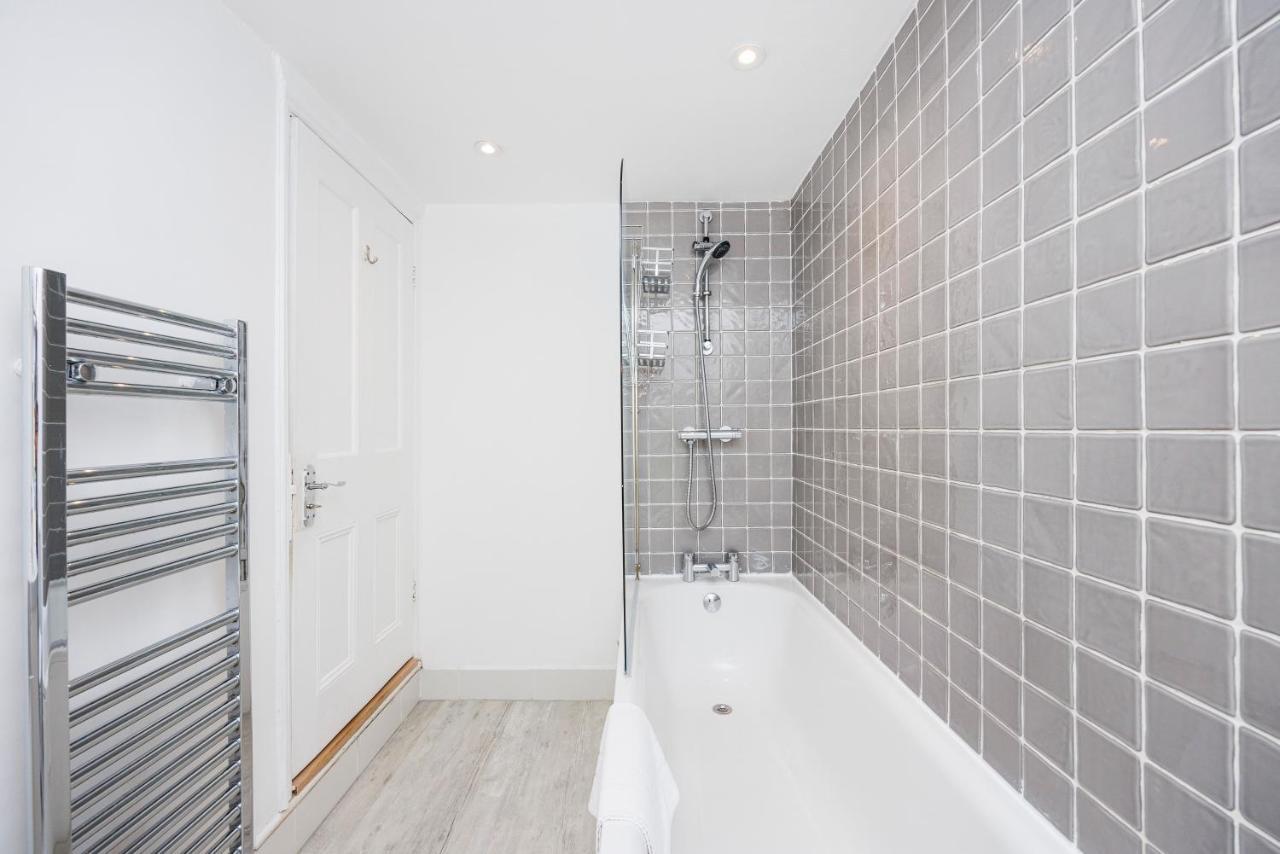 Welcomestay Colliers Wood Two Bed Apartment - Home Away From Home Londres Exterior foto